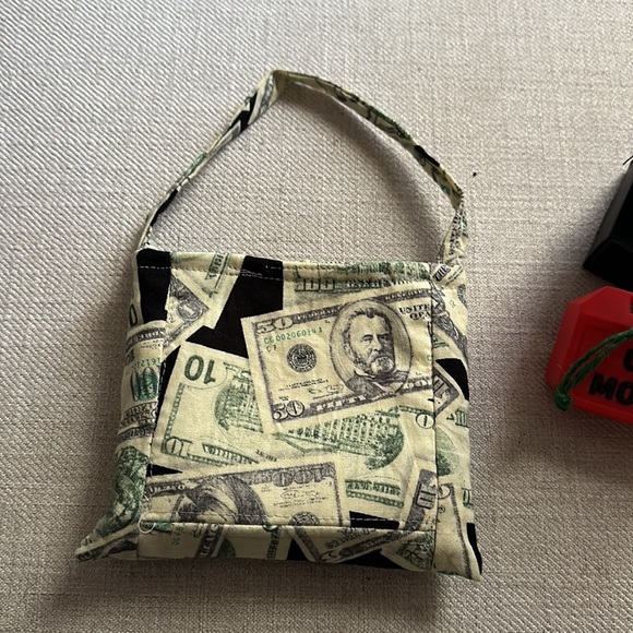 Gas money ornament and money bag - Picture 7 of 8